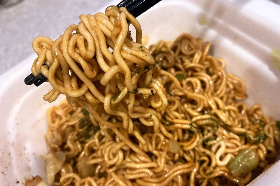 「マルちゃん焼そば」カップ麺食べてみた