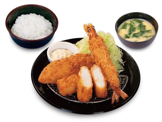 「海鮮盛り合わせ定食（イカ・白身・有頭大海老）」1390円（税込）